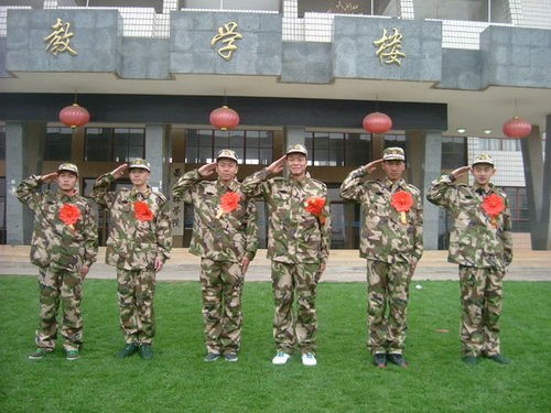 Những "tiểu hoàng đế" gia nhập Quân đội Trung Quốc